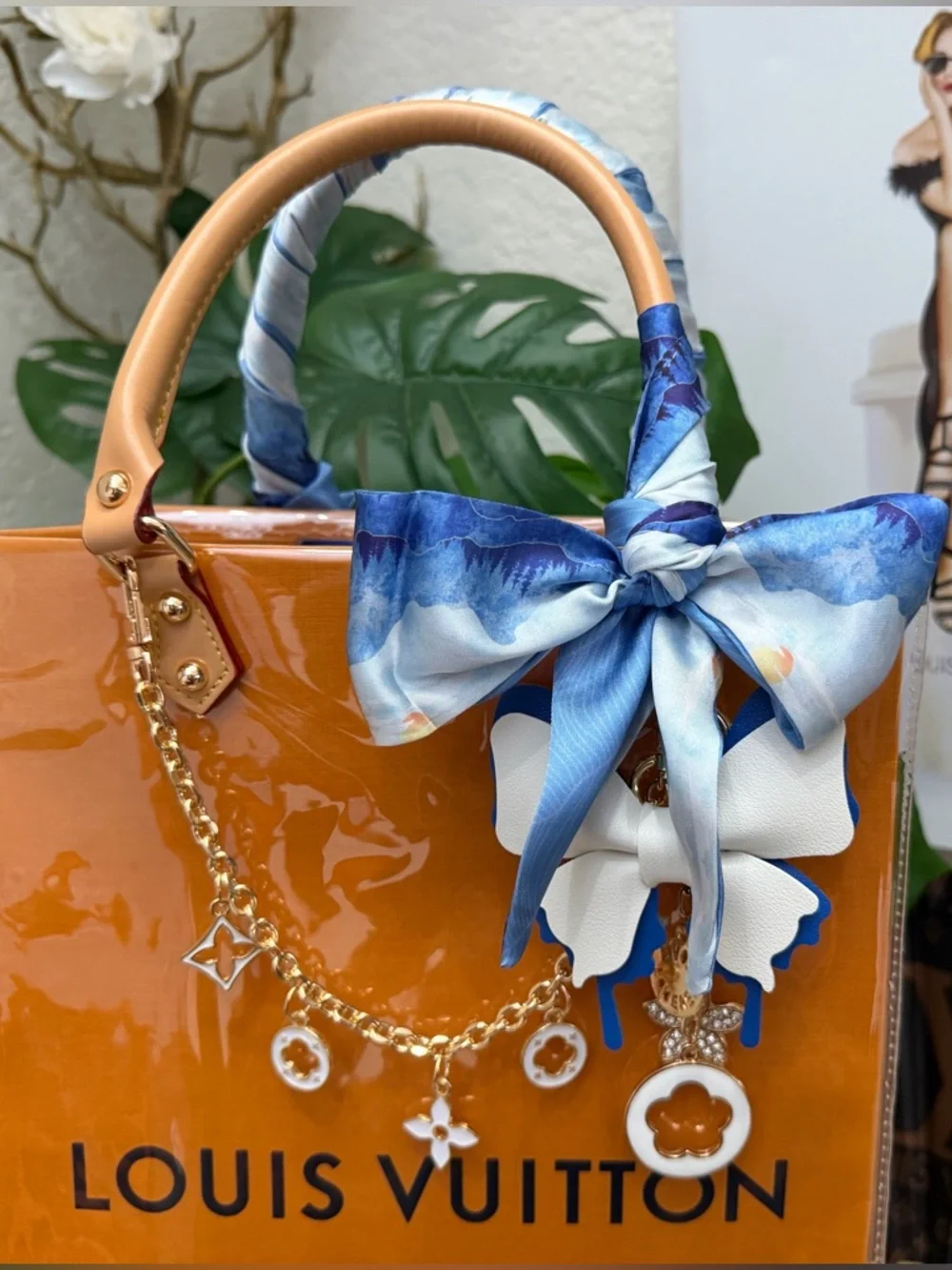 💙🤍Louis Vuitton Gift Bag Tote💙🤍 - Picture 2 of 7